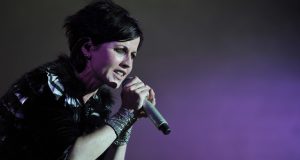 Meghalt a Cranberries énekese